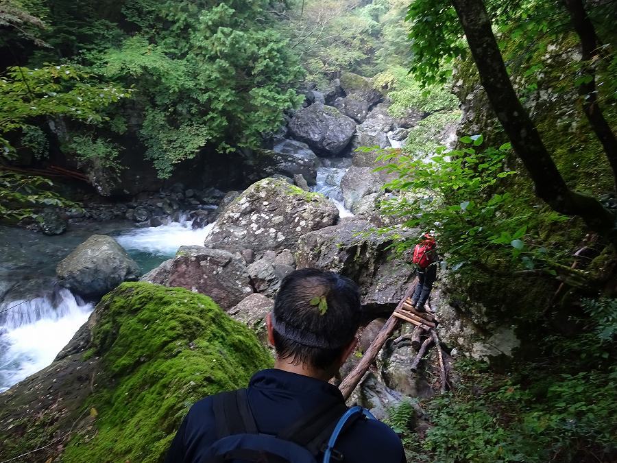 西之川～天柱石～石鎚山　三の鎖で滑落死亡事故_b0124306_15015746.jpg