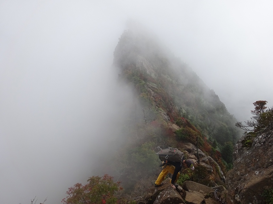 西之川～天柱石～石鎚山　三の鎖で滑落死亡事故_b0124306_18151581.jpg