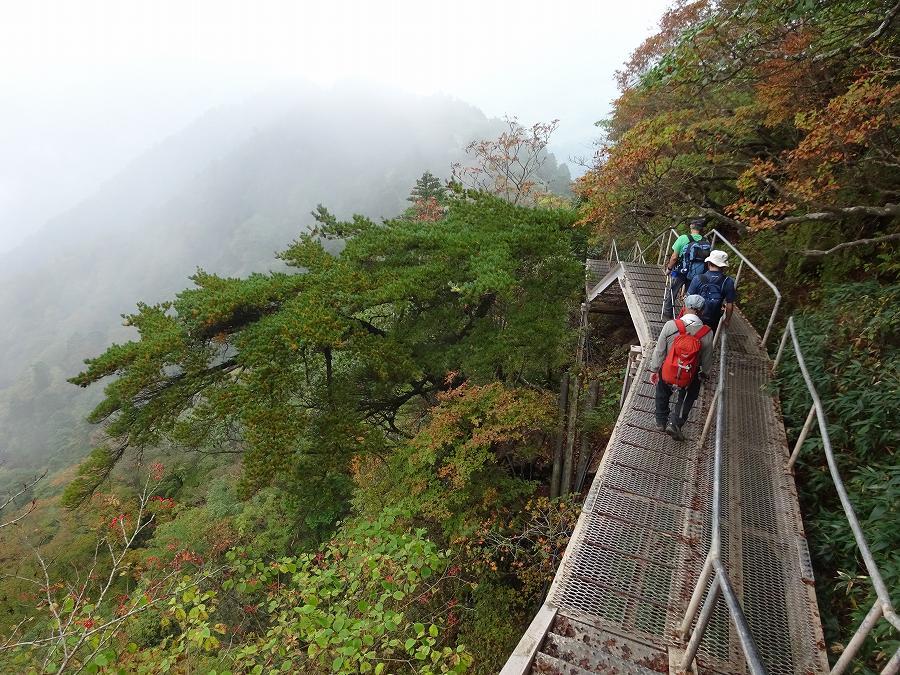 西之川～天柱石～石鎚山　三の鎖で滑落死亡事故_b0124306_19002032.jpg