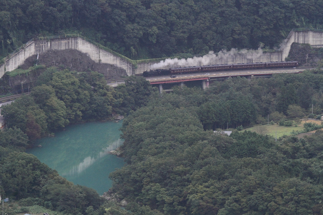 緑の玉淀と白煙 - 2016年初秋・秩父 - _b0190710_22422534.jpg