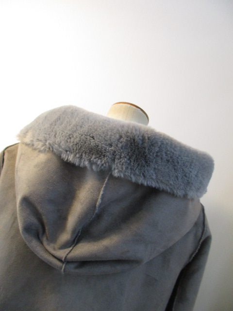 ディニテコリエ / Dignite Collier フェイクムートン フード