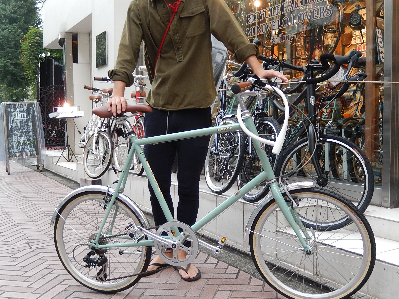 10月8日　渋谷　原宿　の自転車屋　FLAME bike前です_e0188759_17522096.jpg