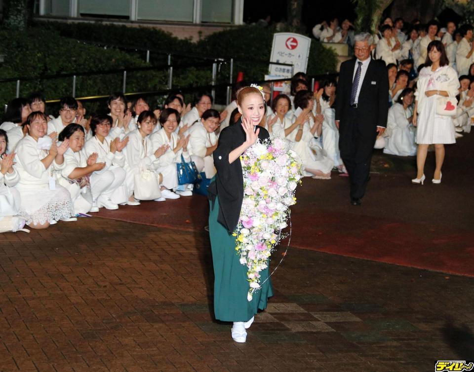 星組 宝塚大劇場千秋楽 入り待ちとライブ中継 10 3 ミミィの毎日