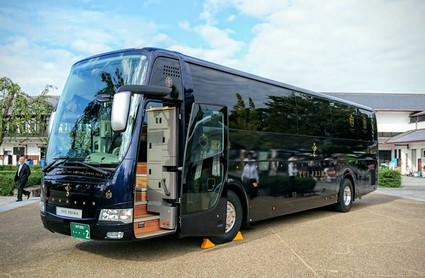 “いまだかつてないバス旅”車両公開!!_e0117398_1042540.jpg