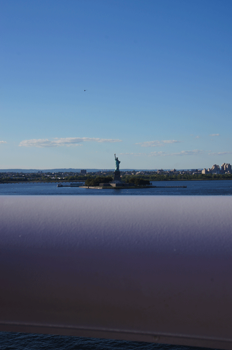 NY&カナダ紅葉クルーズ(4) ブルックリンターミナルより出航_d0210324_5174084.gif