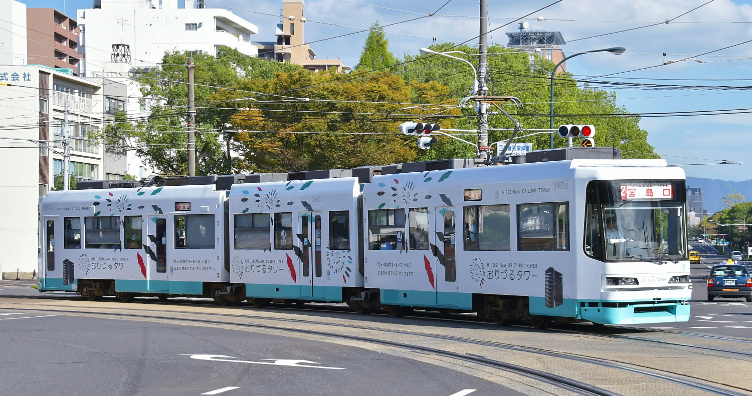 広電 「おりづるタワー電車」_a0251146_22591342.jpg