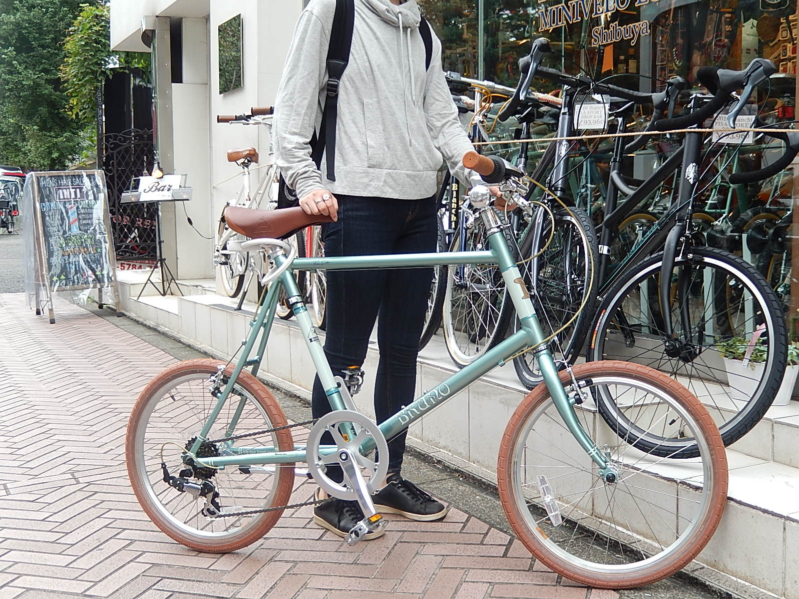 10月9日 渋谷 原宿 の自転車屋 FLAME bike前です_e0188759_1926062.jpg
