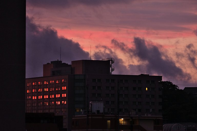 怪雲流れる夜明け（10月9日）_c0057265_2032399.jpg