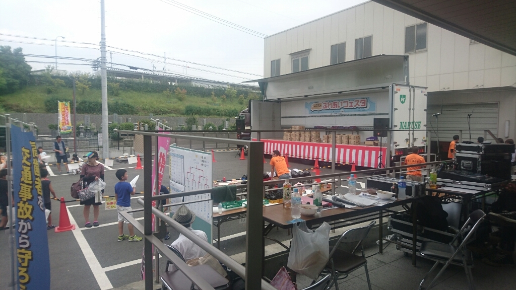 働く車とカレーはいかが♪_b0334704_15531281.jpg