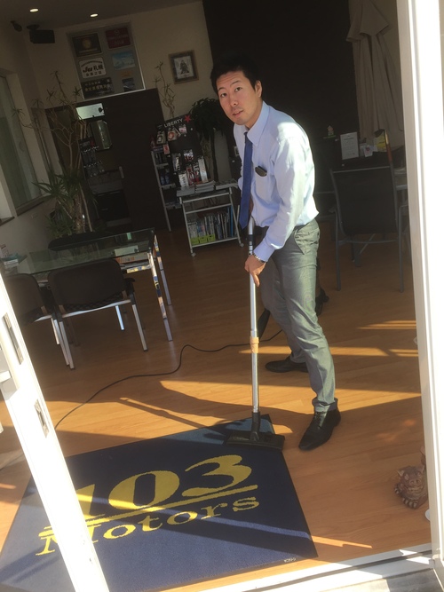 10月11日 火曜日の本店はみんなでオールスターブログ♫タイヤ交換承ります♫TOMMY _b0127002_17463594.jpg