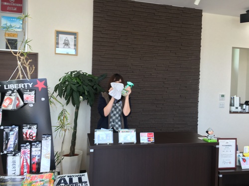 10月11日 火曜日の本店はみんなでオールスターブログ♫タイヤ交換承ります♫TOMMY _b0127002_1747516.jpg