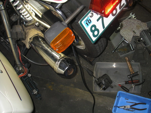 BMW R100RS+クマガヤ 継続検査と他(ステーの補修)_e0218639_10433657.jpg