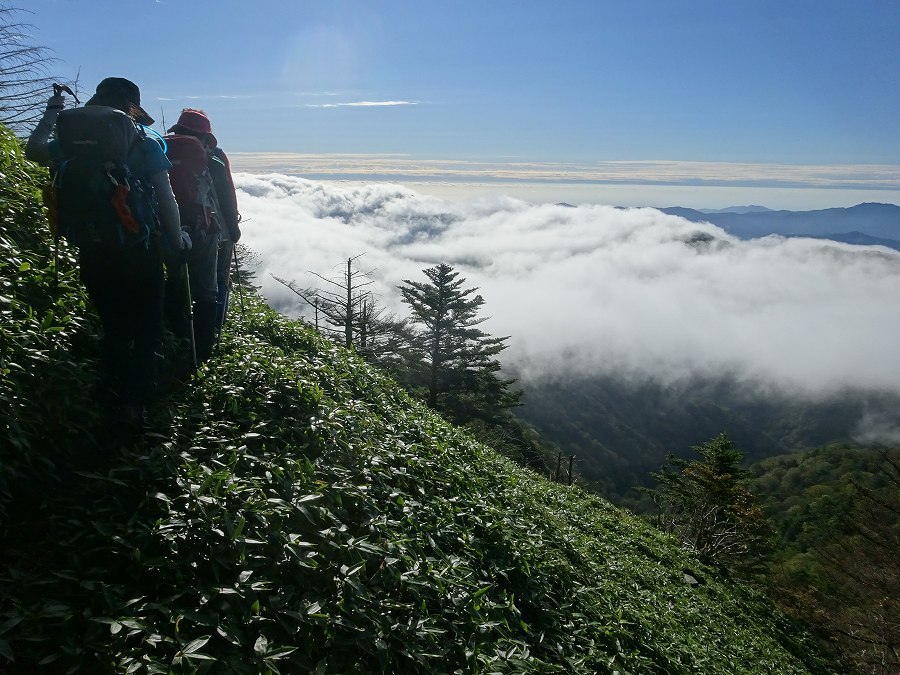 奥槍戸山の家～次郎笈～剣山～ほら貝の滝　周遊_b0124306_17161759.jpg