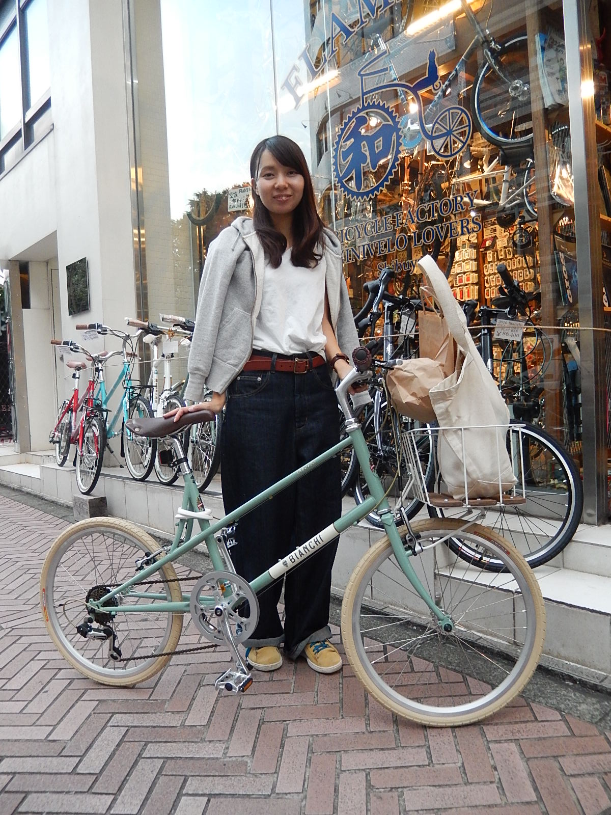 10月12日　渋谷　原宿　の自転車屋　FLAME bike前です_e0188759_20155583.jpg