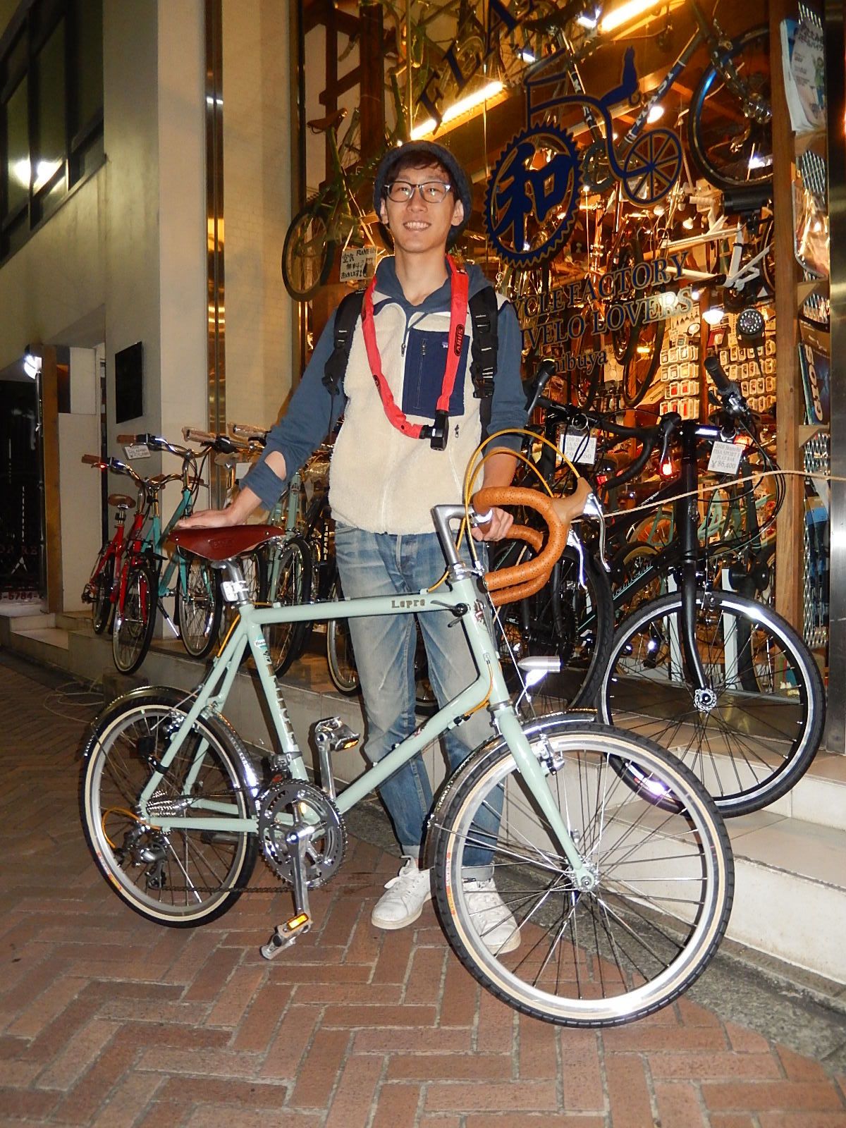 10月12日　渋谷　原宿　の自転車屋　FLAME bike前です_e0188759_20184671.jpg