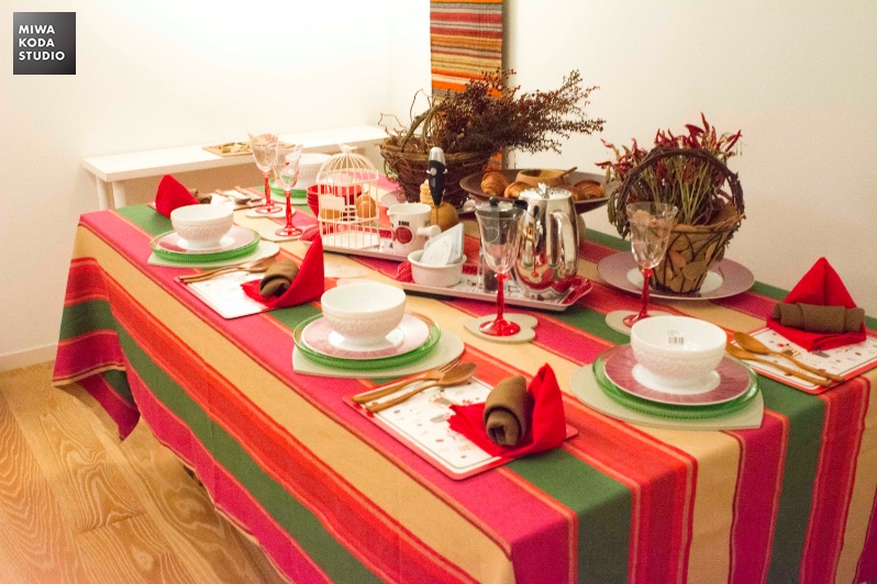 October 13, 2016 赤いテーブル Table in Red_a0307186_728640.jpg