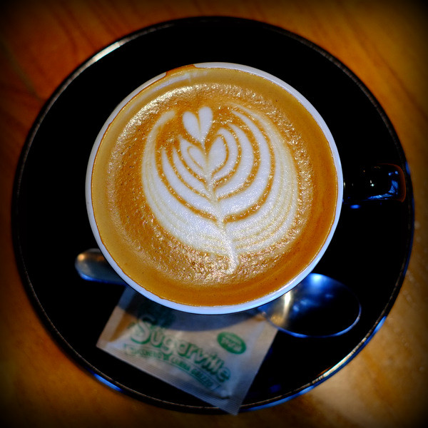 「恵比寿 ESPRESSO D WORKSの海老とチキンのCOBUサラダ&キャラメルナッツパンケーキ」 _a0000029_1729618.jpg