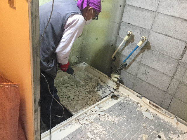 ユニットバス解体工事 一日完結_f0031037_20492522.jpg