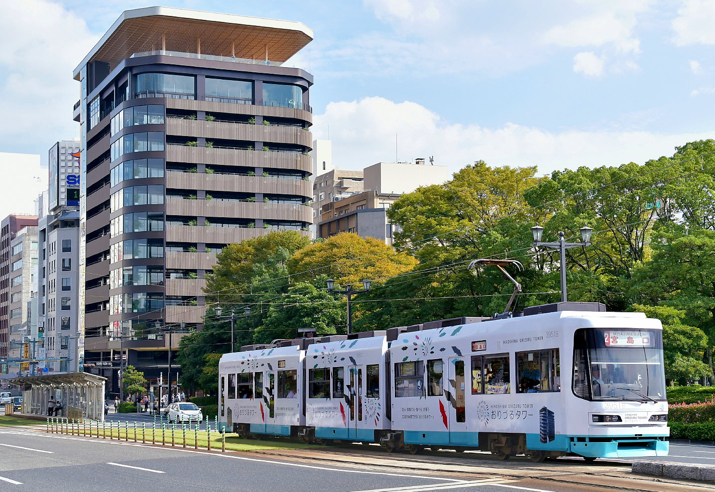 広電 「おりづるタワー電車」_a0251146_3302794.jpg