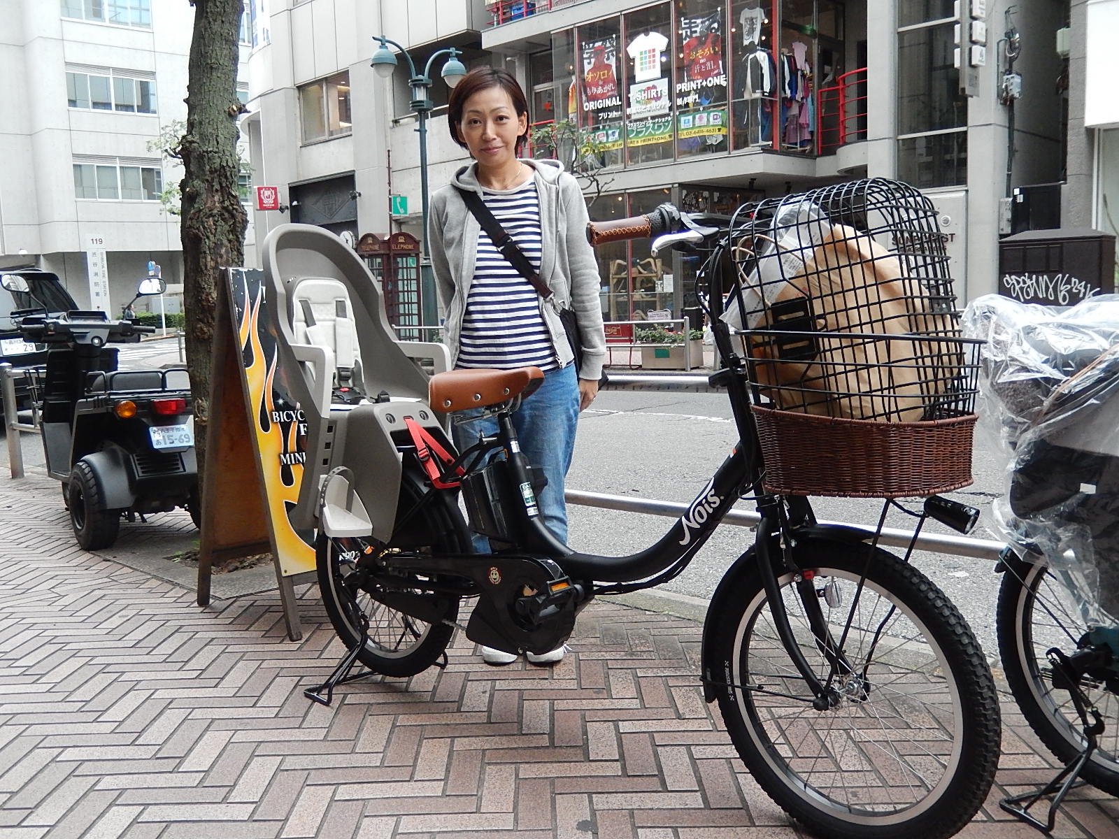 10月13日　渋谷　原宿　の自転車屋　FLAME bike前です_e0188759_19554620.jpg