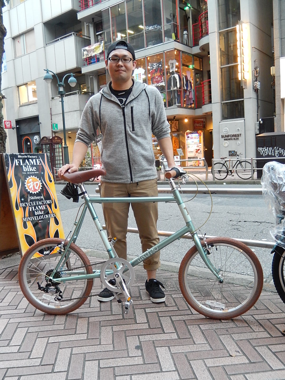 10月13日　渋谷　原宿　の自転車屋　FLAME bike前です_e0188759_19581293.jpg