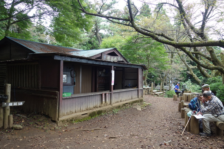 登山靴の慣らしを兼ねて、高尾山に行ってみたつもりが景信山を通り越して陣馬山を目指してる件 その5_a0287336_23573611.jpg