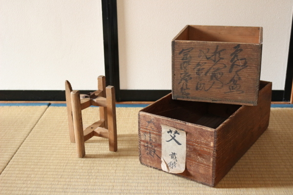 古道具で、息子の荷物置き場に統一感を☆_f0354014_21041263.jpg