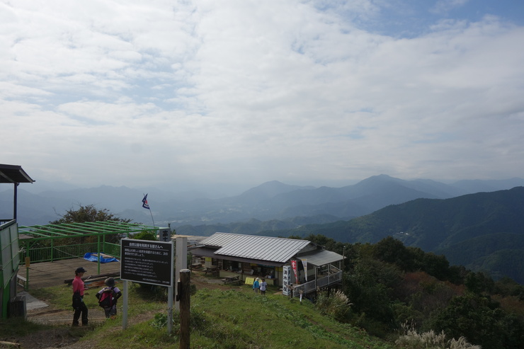 登山靴の慣らしを兼ねて、高尾山に行ってみたつもりが景信山を通り越して陣馬山を目指してる件 その5_a0287336_0134296.jpg