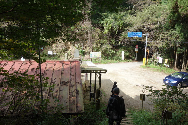 登山靴の慣らしを兼ねて、高尾山に行ってみたつもりが景信山を通り越して陣馬山を目指してる件 その5_a0287336_0275810.jpg