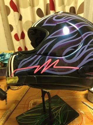 走り屋ヘルメット ネオンサイン調レタリングとフレイムス Sankon Signs 走り屋ヘルメット ネオンサイン調レタリングとフレイムス Sankon Signs