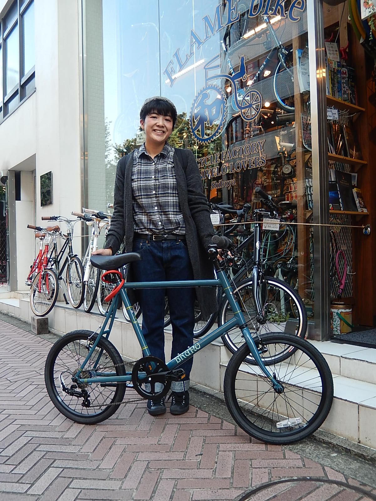10月16日　渋谷　原宿　の自転車屋　FLAME bike前です_e0188759_1272745.jpg