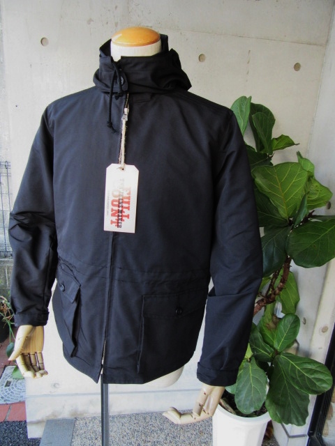 COOL!で大人な1枚。。。HOODED BLACK NYLON ANORAK By FULL COUNT_d0152280_7582157.jpg