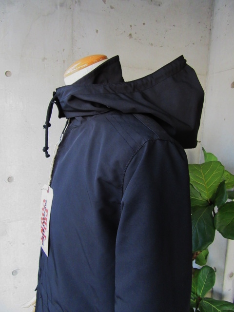 COOL!で大人な1枚。。。HOODED BLACK NYLON ANORAK By FULL COUNT_d0152280_7583231.jpg