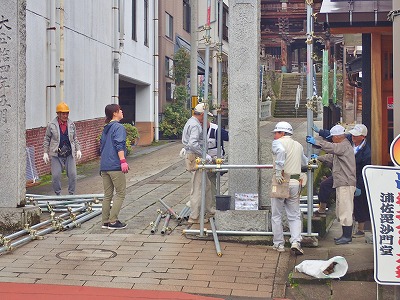 菊祭りの準備が始まりました_c0336902_18135788.jpg