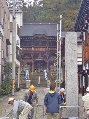 菊祭りの準備が始まりました_c0336902_1814629.jpg