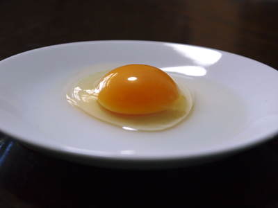 大人気!『烏骨鶏の新鮮タマゴ』 熊本県菊池水源で育った烏骨鶏のタマゴ!数量限定で販売中!! _a0254656_18364937.jpg