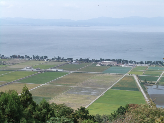 パッチワークつながりで・・琵琶湖を臨む景色とライン川のワイン畑とKatsのラベル（１）_c0139591_2255974.jpg
