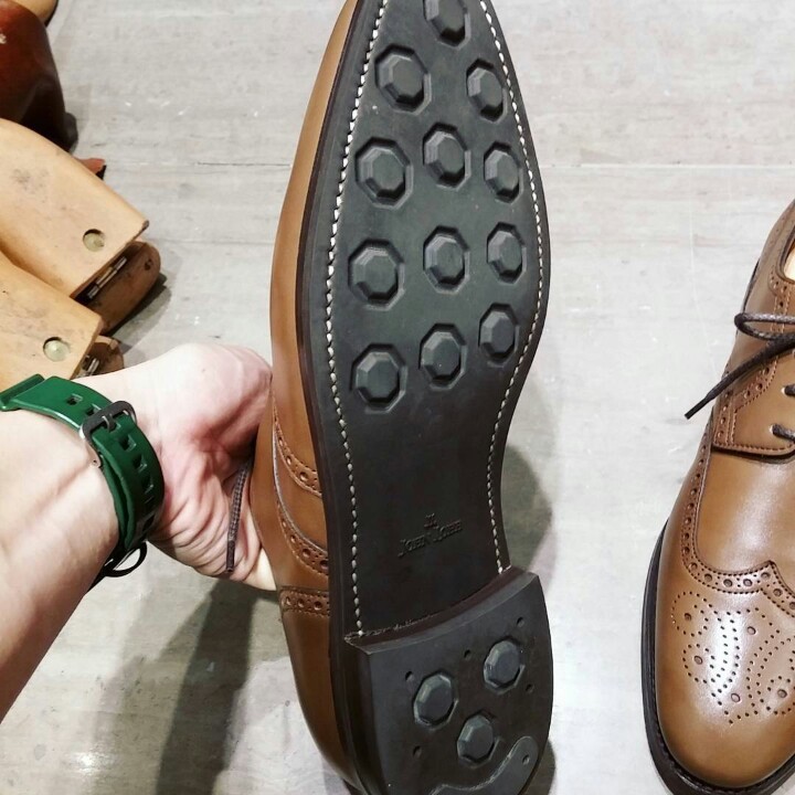 【John Lobb】靴の王道ジョンロブが作るウイングチップ_e0197577_11205473.jpg