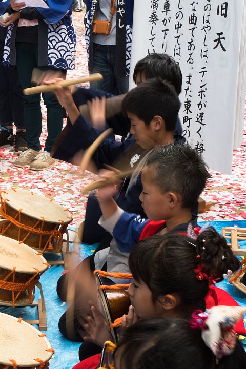 紙吹雪の祭礼_d0353489_21153278.jpg