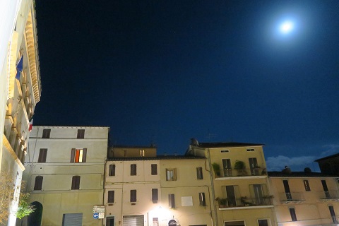 月夜の湖畔の町歩き、マジョーネとパッシンニャーノ_f0234936_5525520.jpg