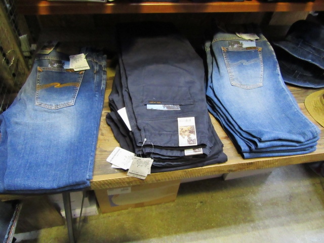 カラス色のBL DENIM ・・・ ThinFinn DRY BLACK DENIM By NUDIE JEANS_d0152280_5282177.jpg