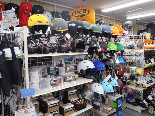 スキーヘルメット入荷中！