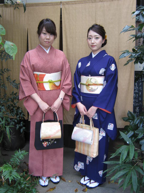 紺色、ローズピンクのお着物で秋の装い。 : 京都嵐山 着物レンタル「遊 