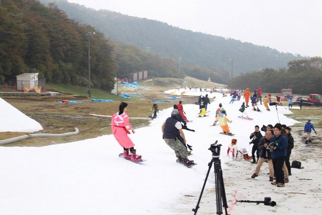 今年も日本一早くオープン スノータウンyeti スタート時の動画あり スノーボードが大好きっ Snow Life In 21 今年も日本一早くオープン スノータウンyeti スタート時の動画あり スノーボードが大好きっ Snow Life In 21