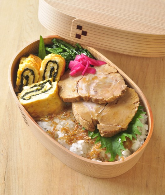 焼き豚弁当_b0171098_8374897.jpg