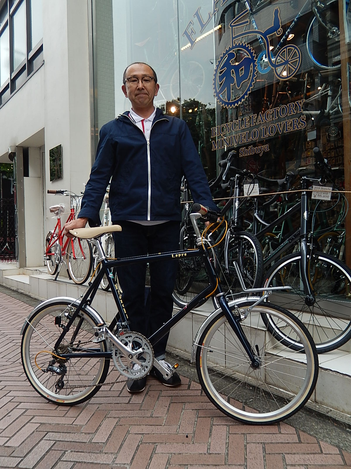 10月22日 渋谷 原宿 の自転車屋 FLAME bike前です_e0188759_1631593.jpg