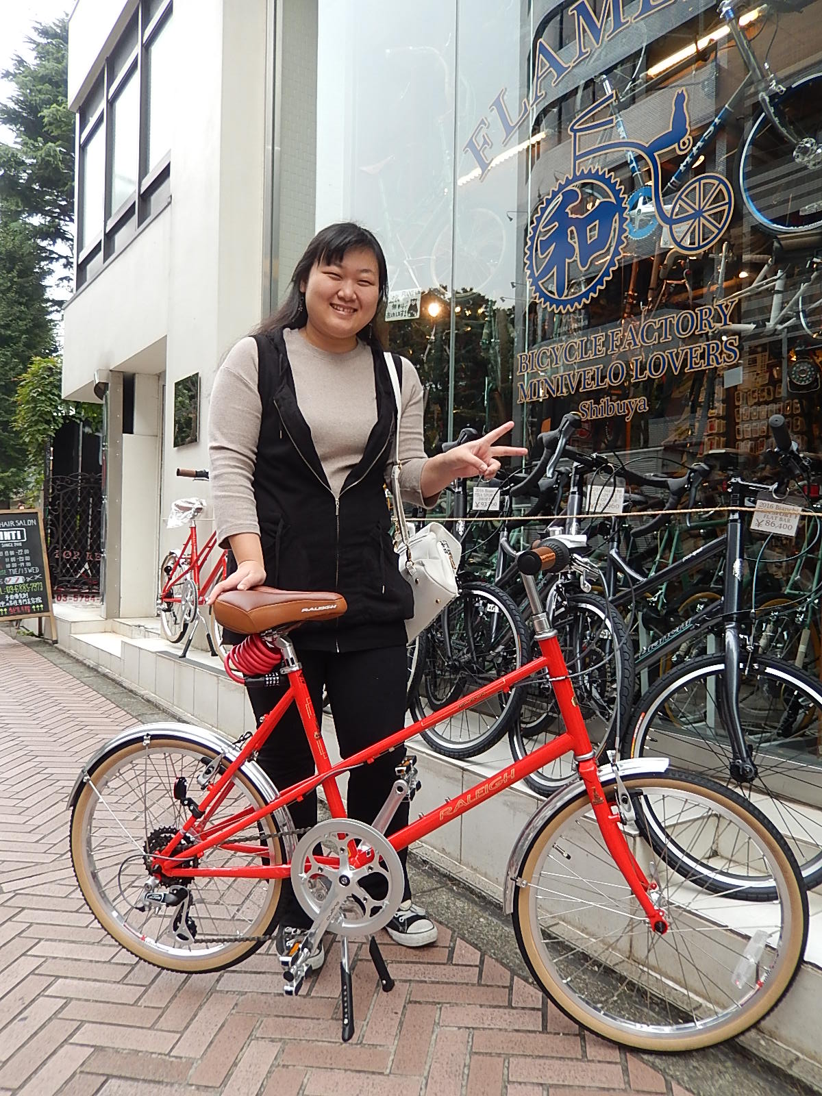 10月22日　渋谷　原宿　の自転車屋　FLAME bike前です_e0188759_1632459.jpg