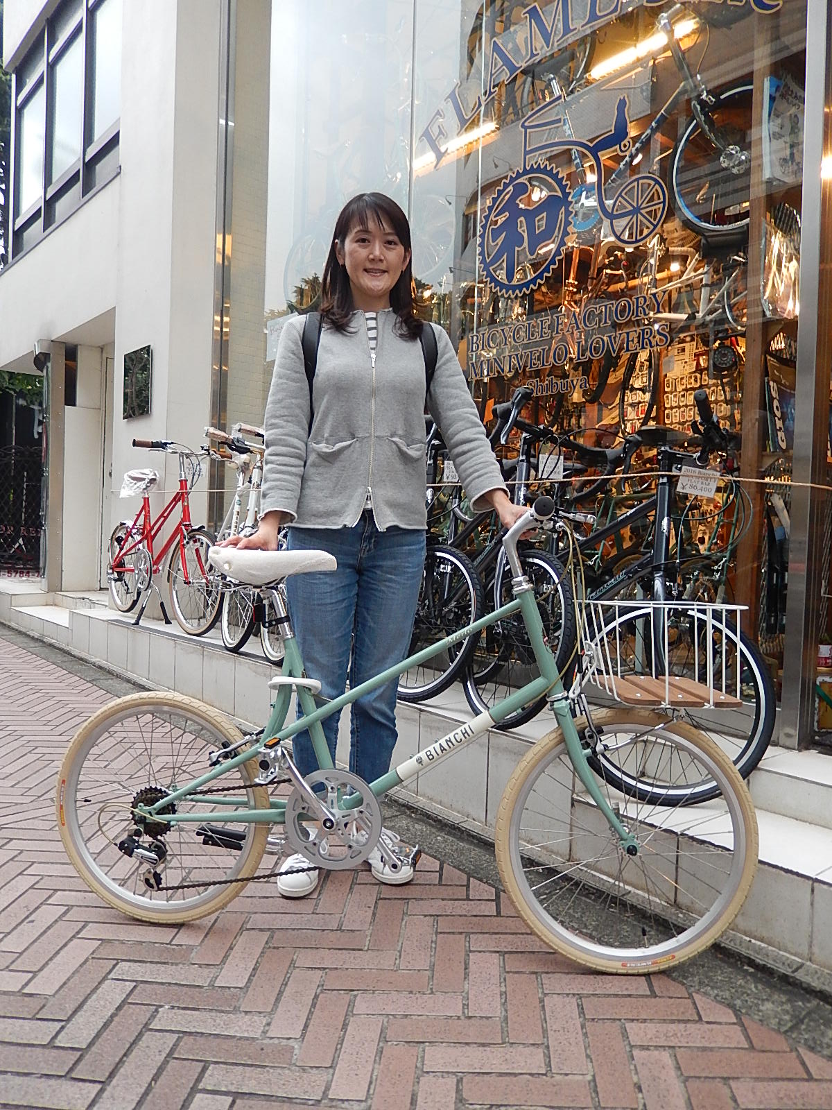 10月22日 渋谷 原宿 の自転車屋 FLAME bike前です_e0188759_16362515.jpg