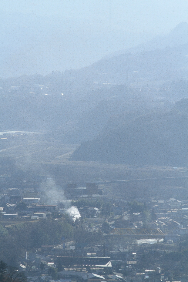 霞む里に白煙が立つ - 2015年・上越線 - _b0190710_20334545.jpg