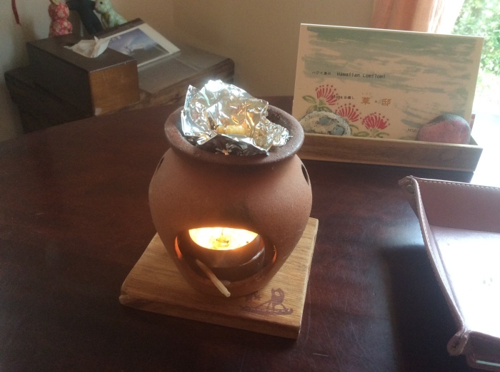 久々のフランキンセンス焚き Hawaiian Lomilomi サロン 華 レフア 邸